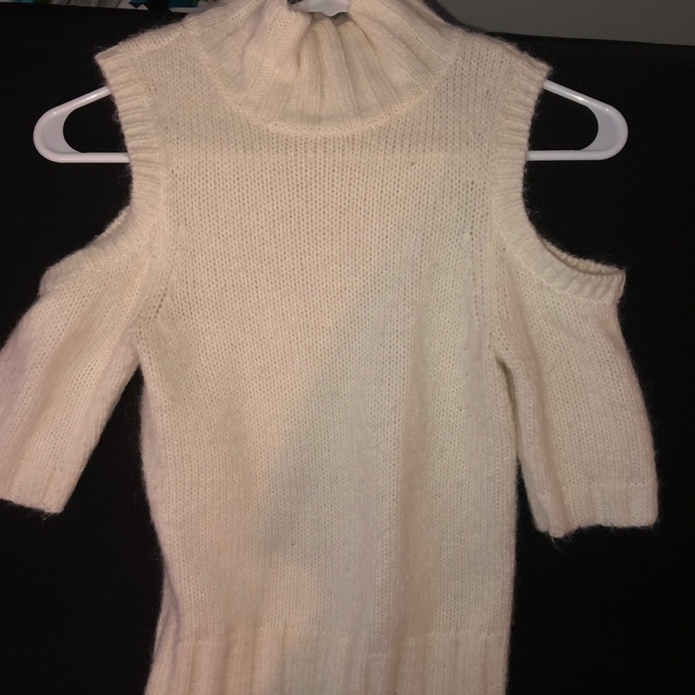 Short sleeve sweater